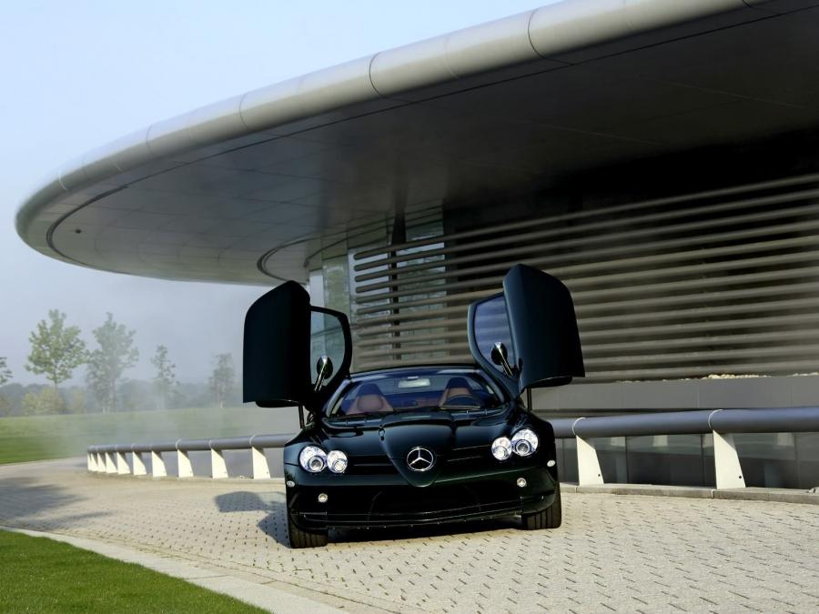  Mercedes-Benz SLR McLaren 2005 года  (фото 8 из 10)